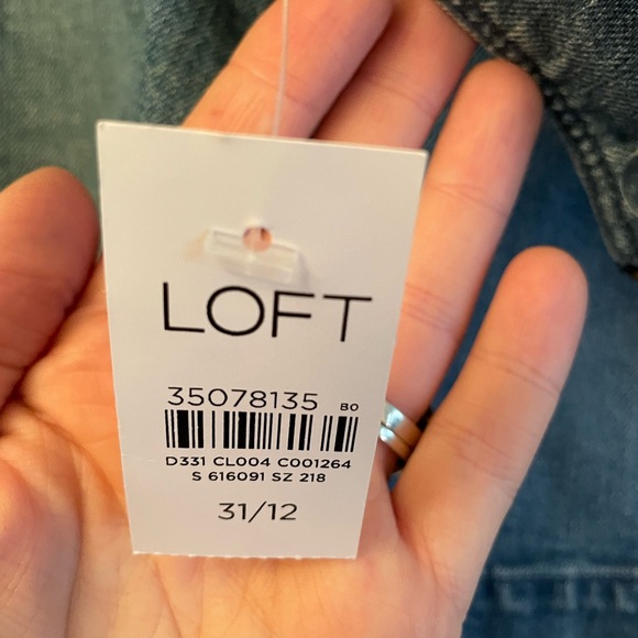 NWT - LOFT High Rise Denim Sailor Shorts in Mid Wash - Picture 4 of 9